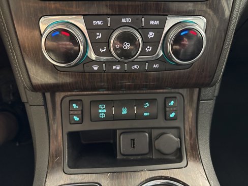 Used 2015 Chevrolet Traverse LT image 18