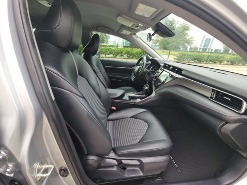 Used 2020 Toyota Camry SE image 10