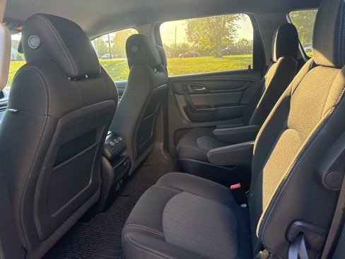 Used 2015 Chevrolet Traverse LT w/ Style and Technology Package image 4