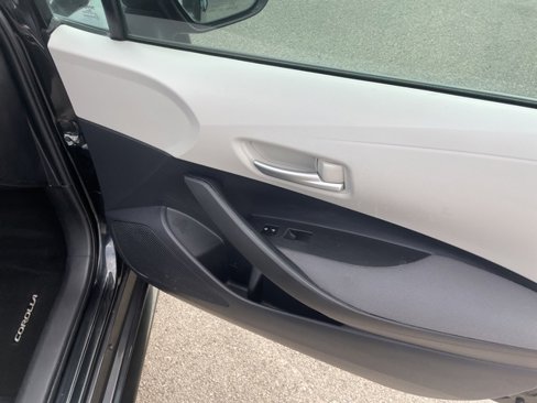 Used 2021 Toyota Corolla LE image 39