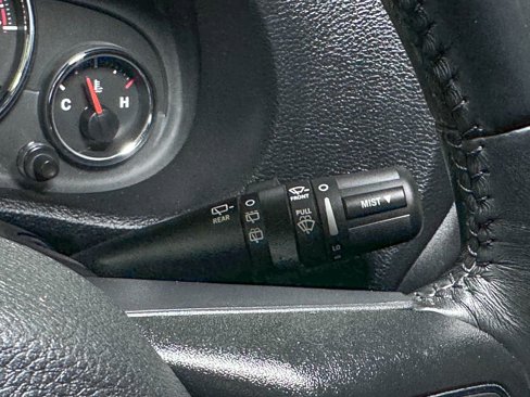 Used 2017 Jeep Wrangler Unlimited Rubicon w/ Connectivity Group image 34