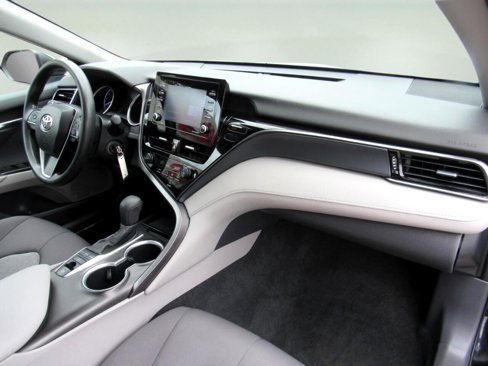 Used 2023 Toyota Camry LE image 32