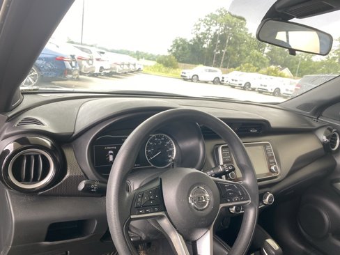 Used 2020 Nissan Kicks SV image 13
