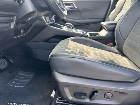 Used 2024 Mitsubishi Outlander SE image 10