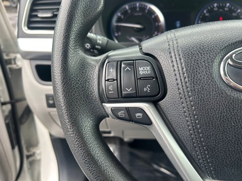 Used 2016 Toyota Highlander LE image 14
