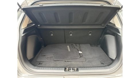 Used 2023 Hyundai Venue SEL image 19