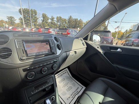 Used 2016 Volkswagen Tiguan SE image 26