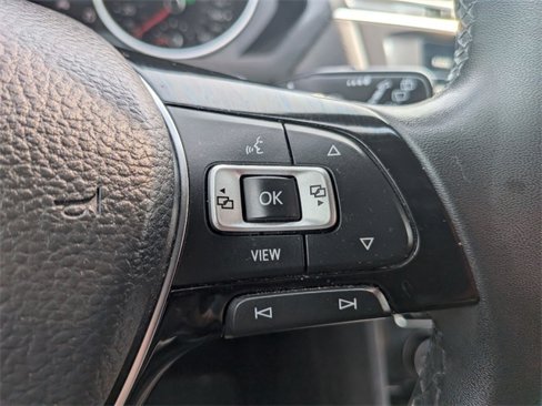 Used 2020 Volkswagen Tiguan SE image 14