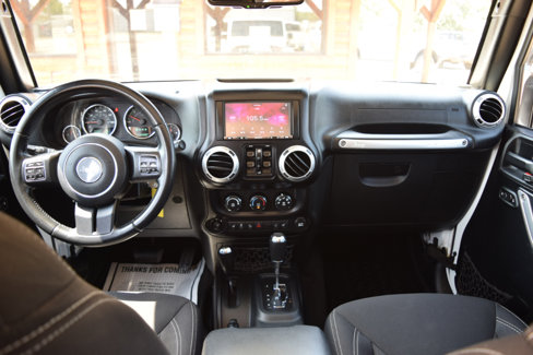 Used 2015 Jeep Wrangler Unlimited Sahara w/ Connectivity Group image 10