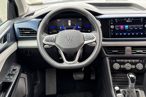 Used 2024 Volkswagen Taos SE image 14