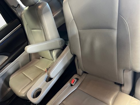 Used 2017 Toyota Highlander Limited image 14