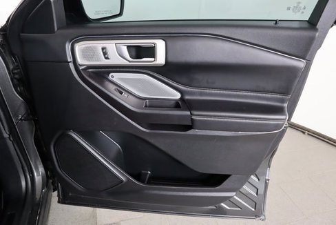 Used 2020 Ford Explorer ST w/ Premium Technology Package image 11