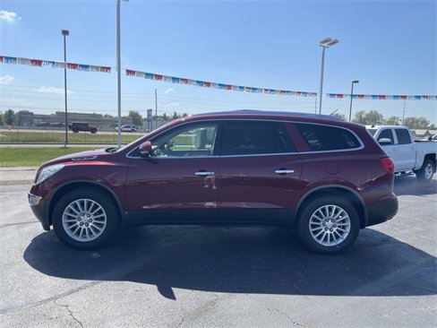 Used 2010 Buick Enclave CXL image 2