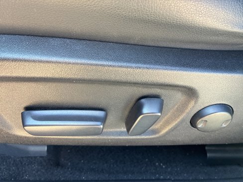 Used 2018 Toyota Highlander SE image 7