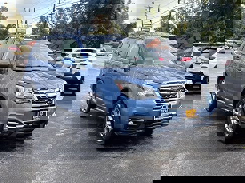 Used 2017 Subaru Forester 2.5i Touring image 3