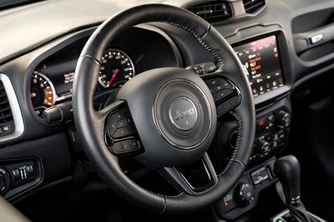 Used 2021 Jeep Renegade Latitude w/ Sun & Sound Group image 4