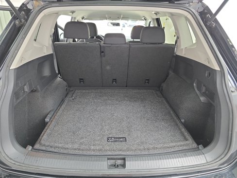 Used 2018 Volkswagen Tiguan S image 12