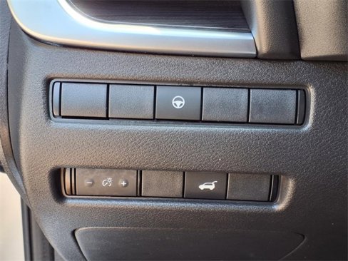 Used 2021 Nissan Rogue SL w/ Premium Package image 17