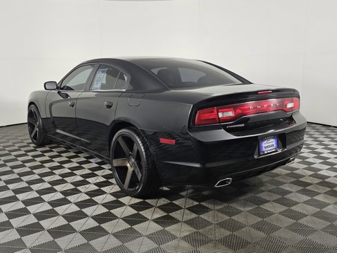 Used 2013 Dodge Charger SE image 7