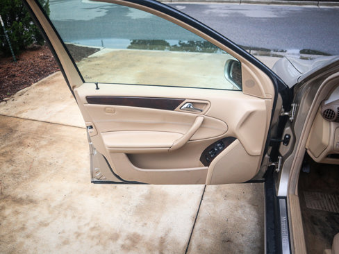 Used 2004 Mercedes-Benz C 240 4MATIC Sedan image 15