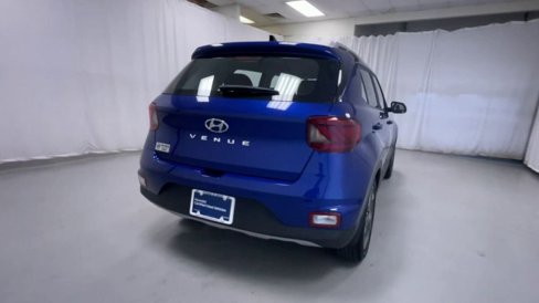 Used 2022 Hyundai Venue Limited image 22