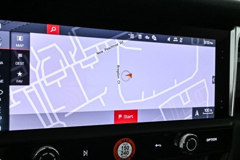 Certified 2025 Porsche Macan image 14