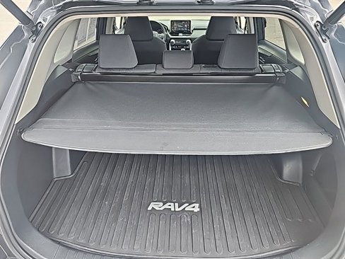 Used 2020 Toyota RAV4 XLE image 11