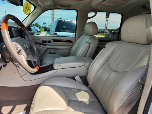 Used 2005 Cadillac Escalade EXT image 26