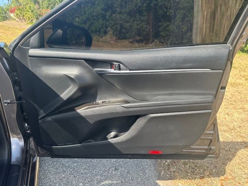 Used 2022 Toyota Camry SE image 13