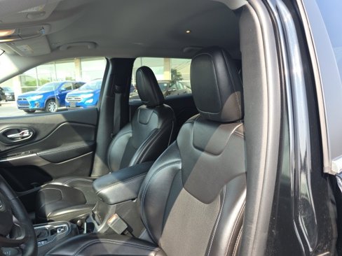 Used 2019 Jeep Cherokee Latitude Plus w/ Comfort/Convenience Group image 13