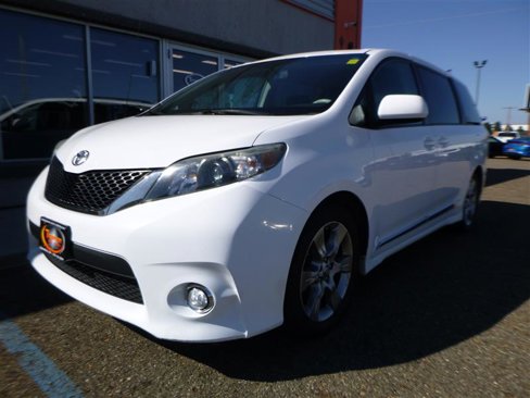 Used 2012 Toyota Sienna SE image 1