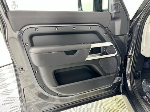 Certified 2023 Land Rover Defender 110 X-Dynamic SE image 15