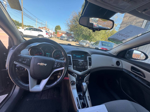 Used 2014 Chevrolet Cruze LT image 23