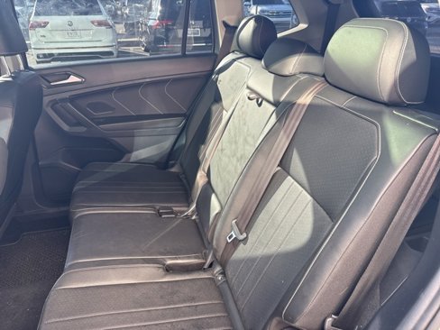 Used 2022 Volkswagen Tiguan SE w/ Panoramic Sunroof Package image 17