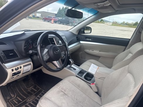 Used 2010 Subaru Outback 2.5i Premium w/ Popular Equipment Group 1B image 9