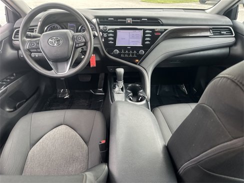 Used 2020 Toyota Camry LE image 14