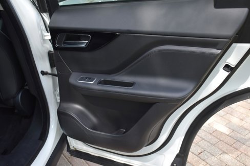 Used 2018 Jaguar F-PACE Premium image 38