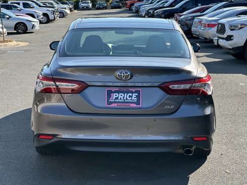 Used 2018 Toyota Camry XLE image 6
