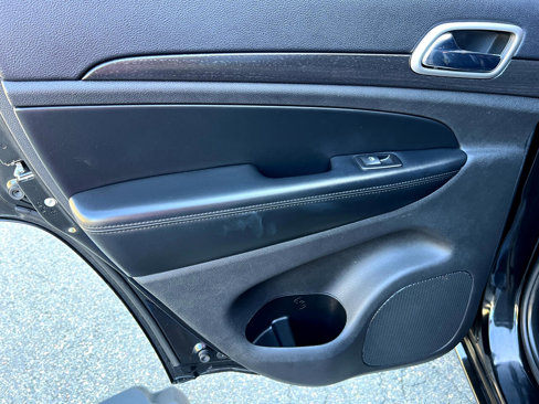 Used 2015 Jeep Grand Cherokee Altitude image 11