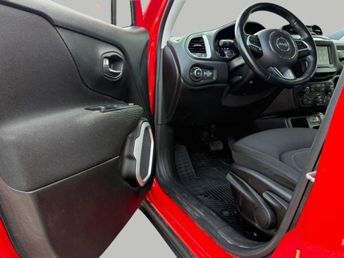 Used 2018 Jeep Renegade Latitude w/ Advanced Technology Group image 17