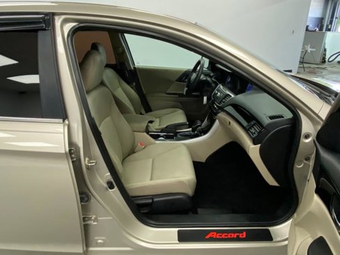 Used 2016 Honda Accord LX image 22