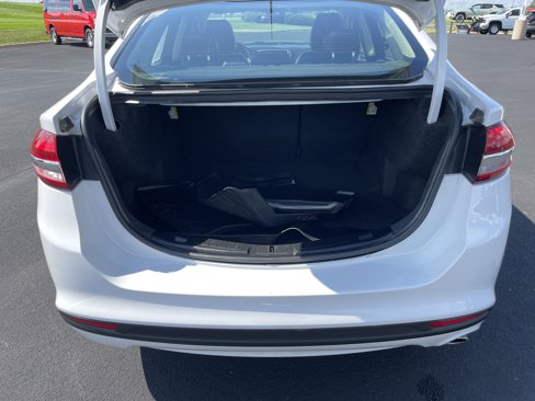Used 2017 Ford Fusion SE w/ Equipment Group 201A image 22