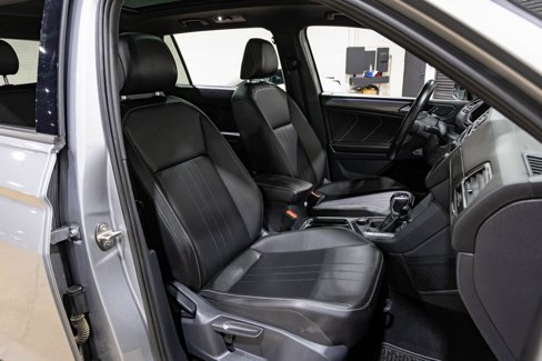 Used 2022 Volkswagen Tiguan SE R-Line image 28