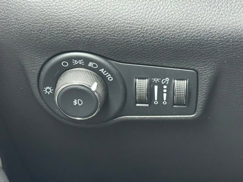 Used 2022 Jeep Compass Limited image 19