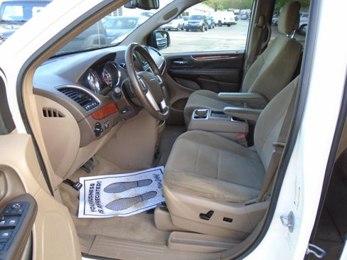 Used 2011 Chrysler Town & Country Touring w/ Security Group image 8