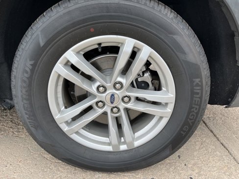 Used 2022 Ford Explorer XLT w/ Equipment Group 202A image 7
