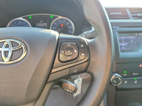 Used 2017 Toyota Camry LE image 23