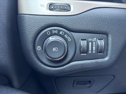 Used 2014 Jeep Cherokee Limited image 28