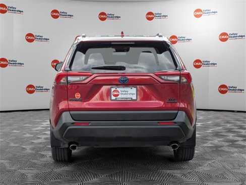 Used 2021 Toyota RAV4 XLE Premium image 6