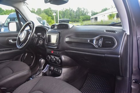 Used 2016 Jeep Renegade Latitude image 10